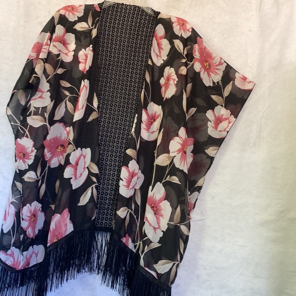 Black And Pink Tropical Floral Print Fringed Open Kimono Shawl - Picture 1 of 10
